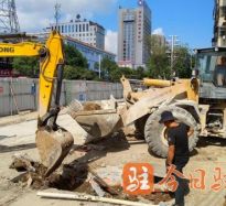 国产骚逼逼高温下的坚守｜道路建设者用汗水铺就畅通路